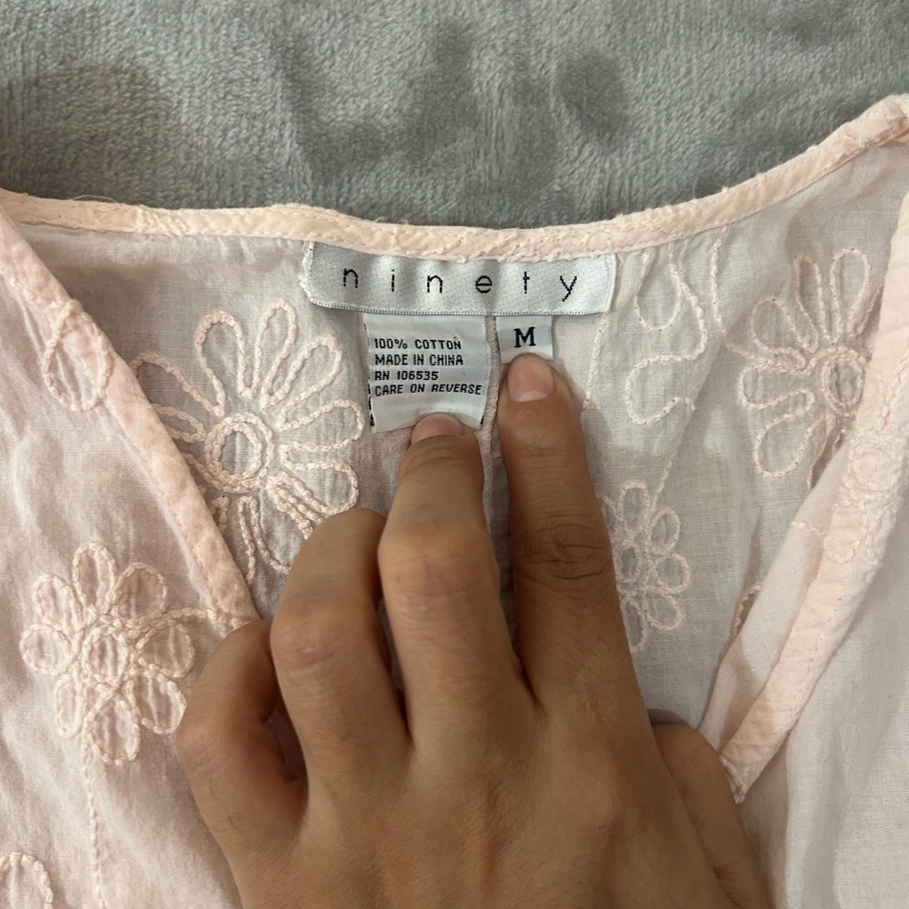 V- neck floral baby pink cap sleeve blouse - Picture 3 of 11